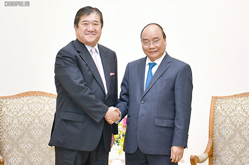 Thủ tướng Nguyễn Xuân Phúc tiếp ông Tatsuo Yasunaga, Chủ tịch kiêm Tổng Giám đốc điều hành Công ty Mitsui. Ảnh: VGP/Quang Hiếu